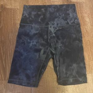 Lululemon align high rise short 8” in diamond dye pitch grey graphite